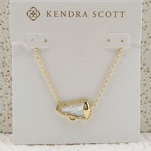 Kendra Scott Cheer Gold Short Pendant Necklace